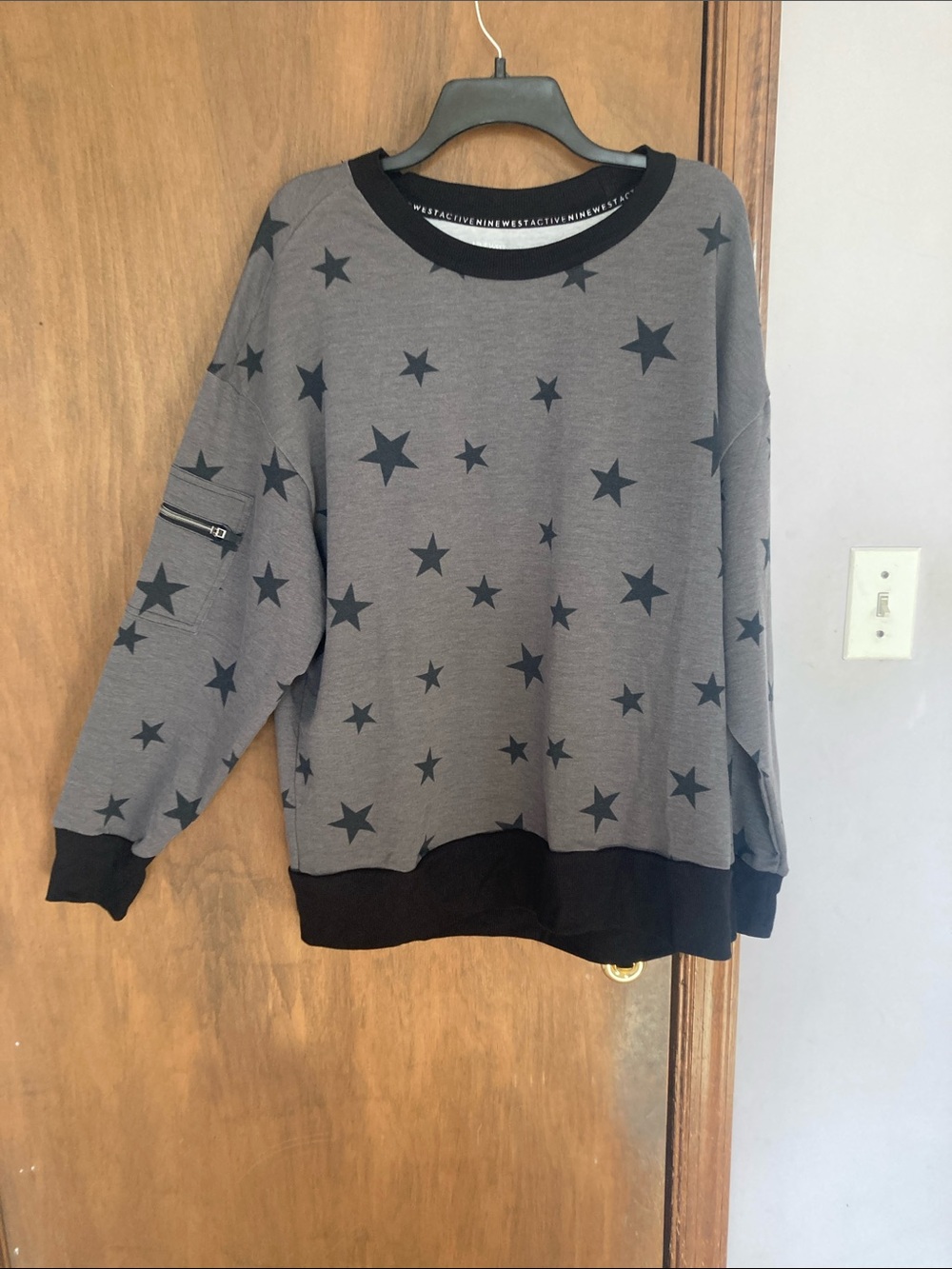 Nine West star print gray black sweatshirt with zip pocket detail size 2X